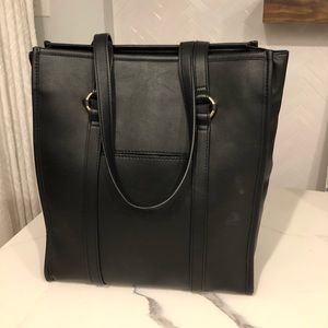 Black Universal Threads Tote
